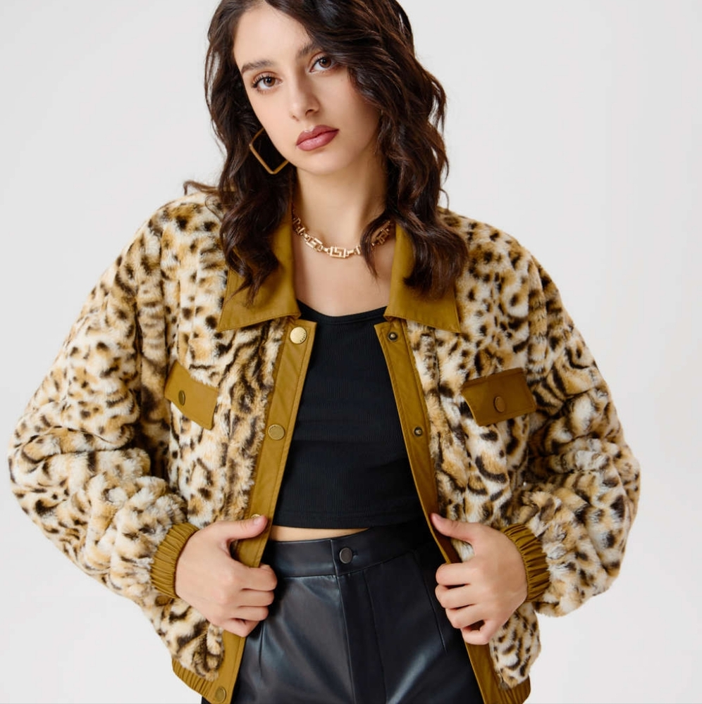 Leopard print faux fur jacket size small